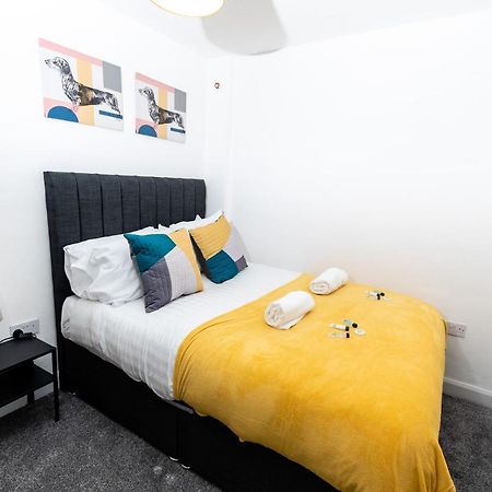 Greenbourne - 4 Bedrooms Sleeps 8 Free Parking Ґейтсгед Екстер'єр фото