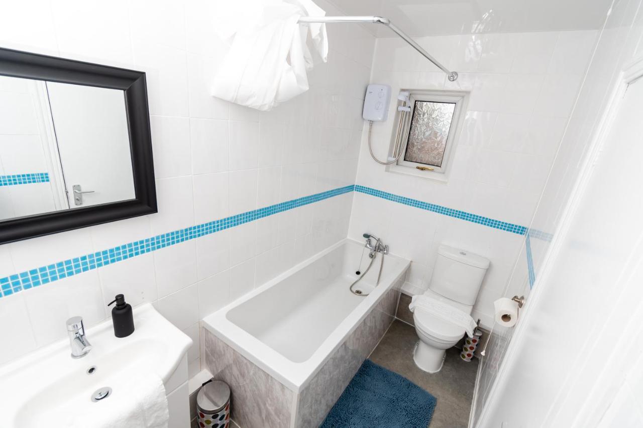 Greenbourne - 4 Bedrooms Sleeps 8 Free Parking Ґейтсгед Екстер'єр фото