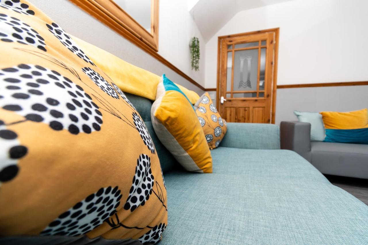 Greenbourne - 4 Bedrooms Sleeps 8 Free Parking Ґейтсгед Екстер'єр фото