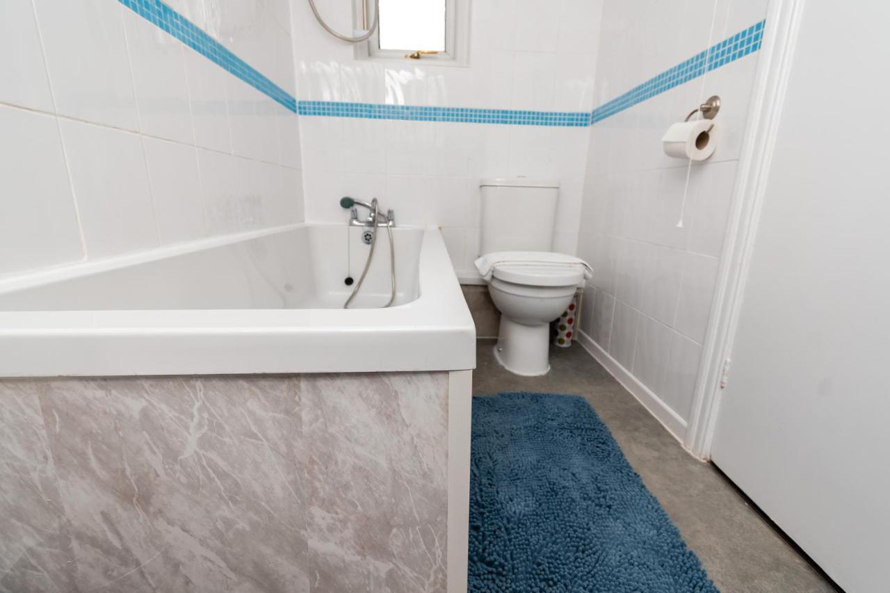 Greenbourne - 4 Bedrooms Sleeps 8 Free Parking Ґейтсгед Екстер'єр фото