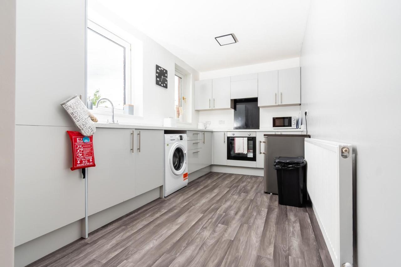 Greenbourne - 4 Bedrooms Sleeps 8 Free Parking Ґейтсгед Екстер'єр фото