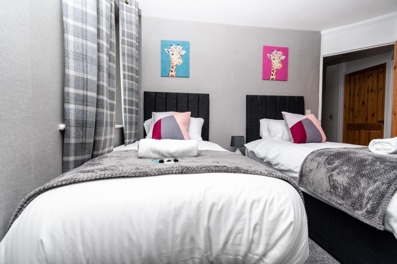 Greenbourne - 4 Bedrooms Sleeps 8 Free Parking Ґейтсгед Екстер'єр фото