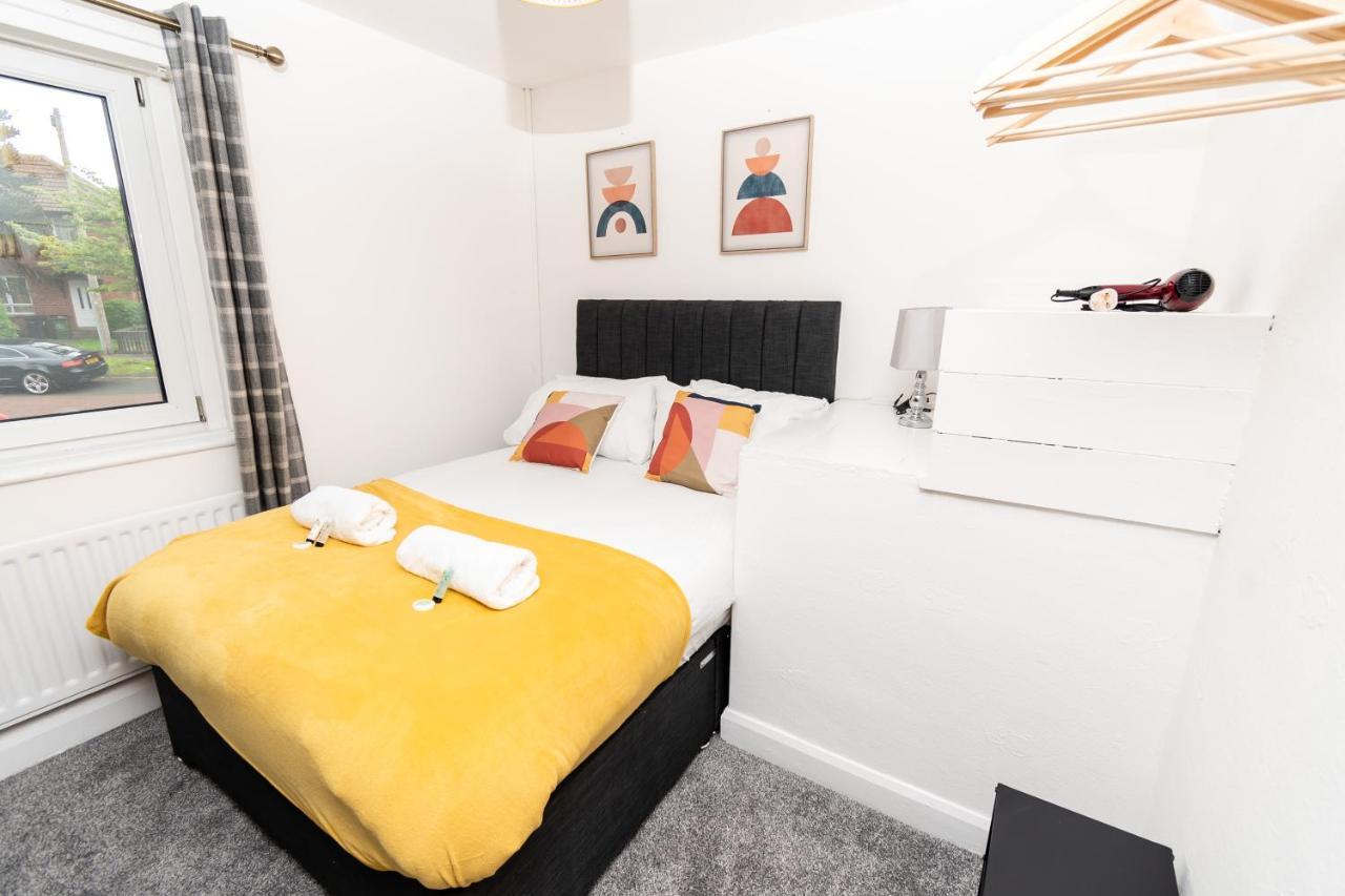 Greenbourne - 4 Bedrooms Sleeps 8 Free Parking Ґейтсгед Екстер'єр фото