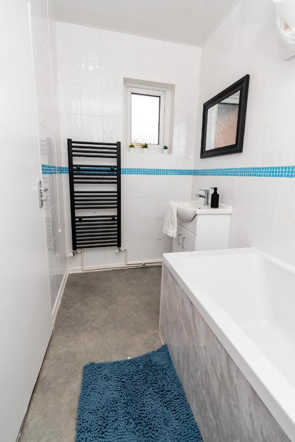 Greenbourne - 4 Bedrooms Sleeps 8 Free Parking Ґейтсгед Екстер'єр фото